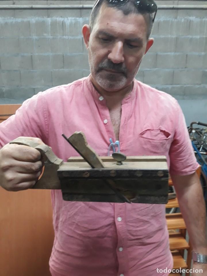 Antig&uuml;edades: CEPILLO CON ASA CARPINTERO MUY ANTIGUO - Foto 2
