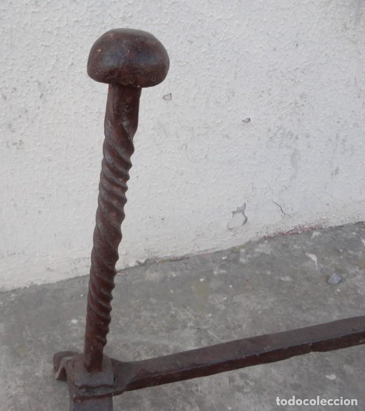 Antig&uuml;edades: Morillo antiguo de forja para chimenea referencia 10 - Foto 3