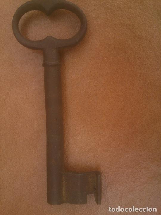 Antig&uuml;edades: ANTIGUA LLAVE HIERRO FORJADO DE ANILLO. - Foto 2