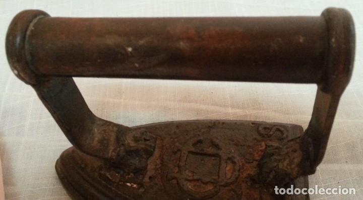 Antig&uuml;edades: Plancha antigua de hierro. - Foto 3