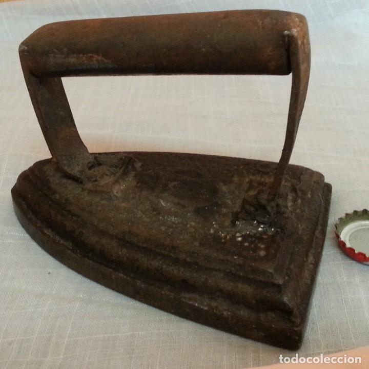 Antig&uuml;edades: Plancha antigua de hierro. - Foto 1