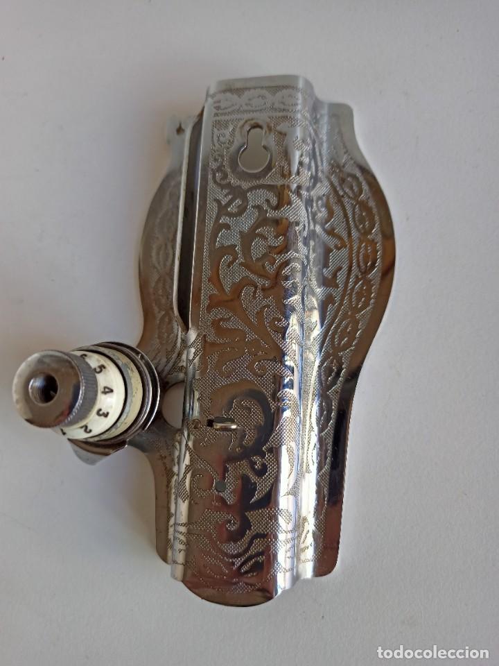 Antig&uuml;edades: Carcasa m&aacute;quina de coser alfa - Foto 1
