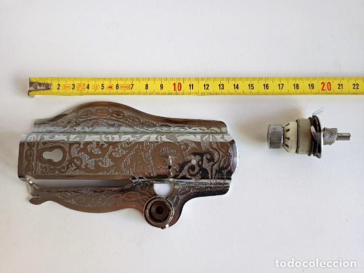 Antig&uuml;edades: Carcasa m&aacute;quina de coser alfa - Foto 2