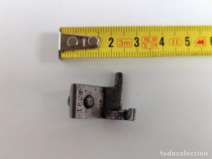 Antig&uuml;edades: Prensatelas m&aacute;quina de coser singer. Ref 8321 - Foto 1