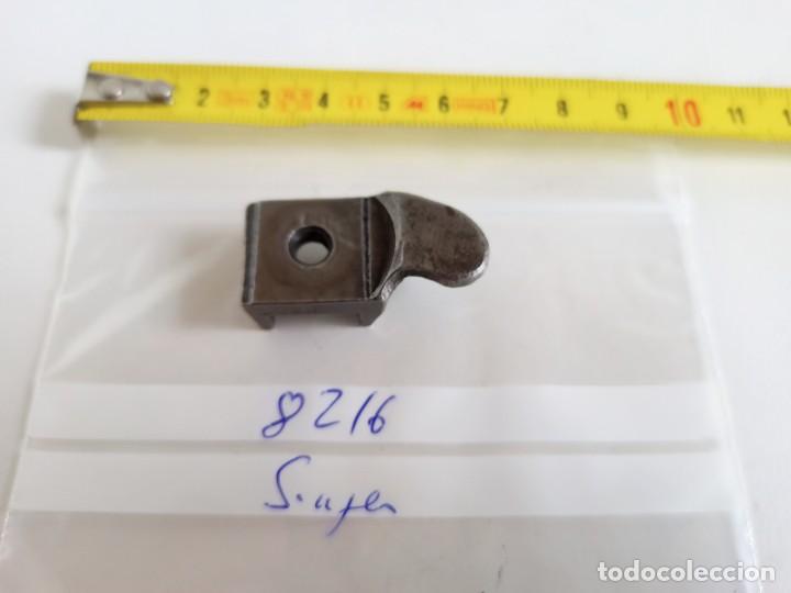 Antig&uuml;edades: Pieza m&aacute;quina de coser singer. Ref 8216 - Foto 2