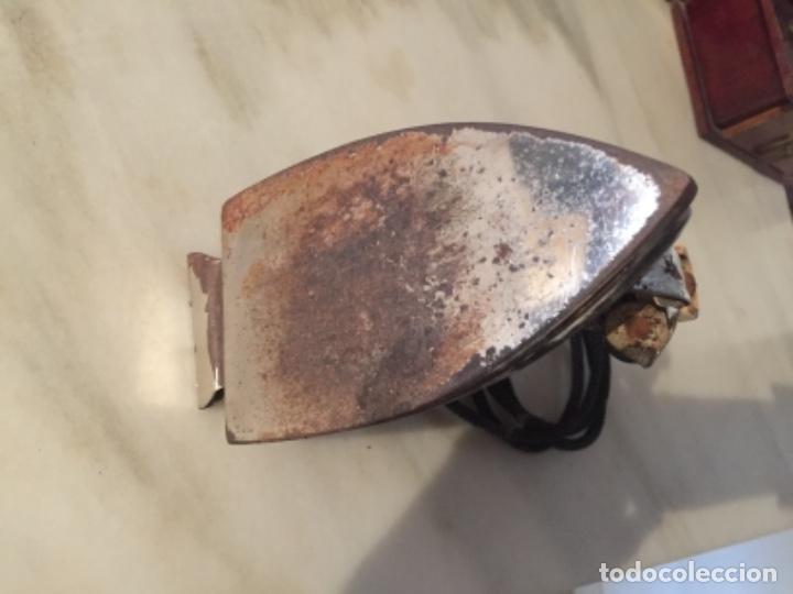 Antig&uuml;edades: Plancha el&eacute;ctrica antigua - Foto 2