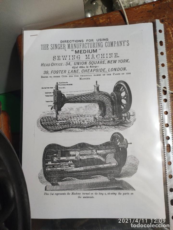 Antig&uuml;edades: Maquina de coser Singer MEDIUM de 1874 en base de madera. - Foto 2