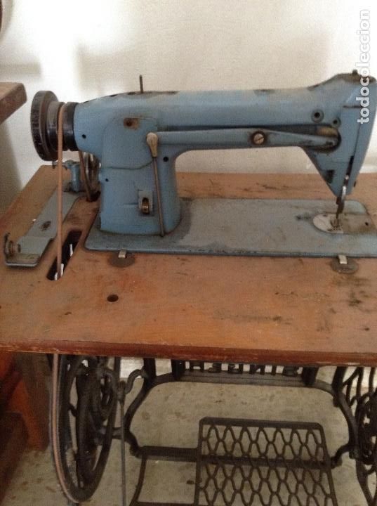 Antig&uuml;edades: Maquina de coser singer funciona , es profesional , - Foto 2
