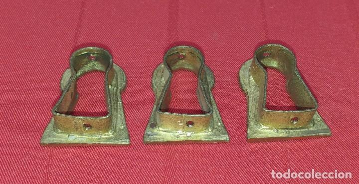 Antig&uuml;edades: LOTE DE 3 BOCA LLAVES DE BRONCE PARA MUEBLES - Foto 7