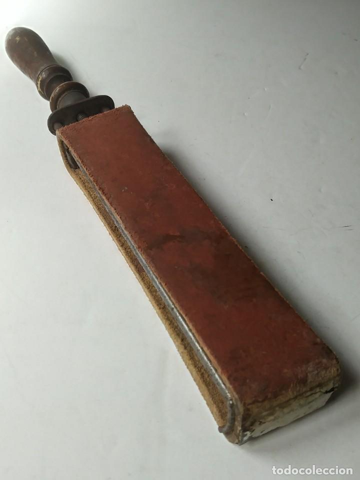 Antig&uuml;edades: afilador navajas barberia - Foto 2