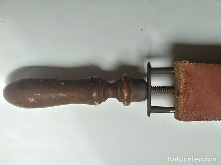 Antig&uuml;edades: afilador navajas barberia - Foto 5