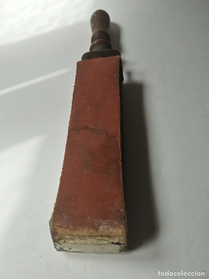 Antig&uuml;edades: afilador navajas barberia - Foto 8