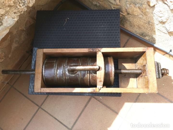 Antig&uuml;edades: EMBUTIDORA DE MADERA Y ZINC A MANIVELA - Foto 2