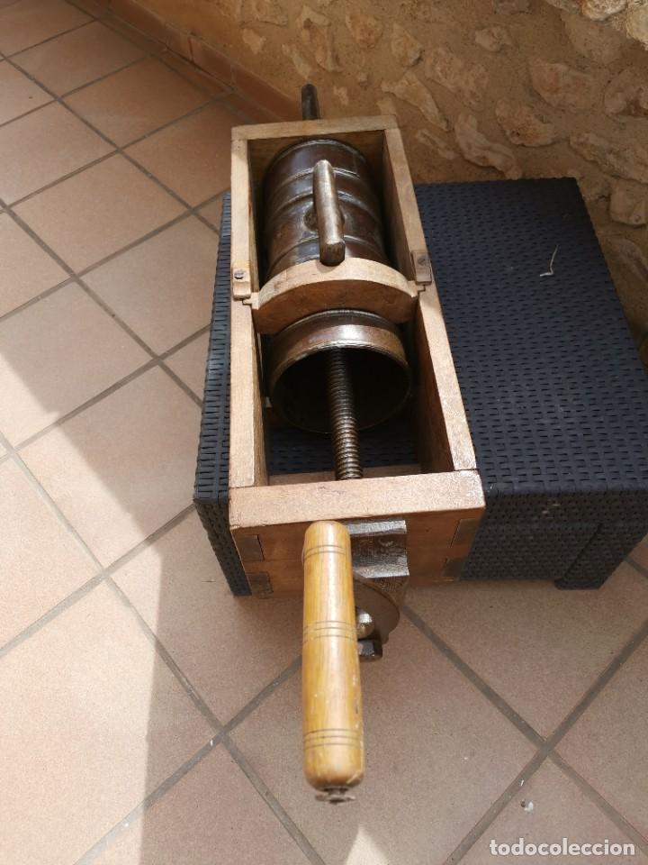 Antig&uuml;edades: EMBUTIDORA DE MADERA Y ZINC A MANIVELA - Foto 3
