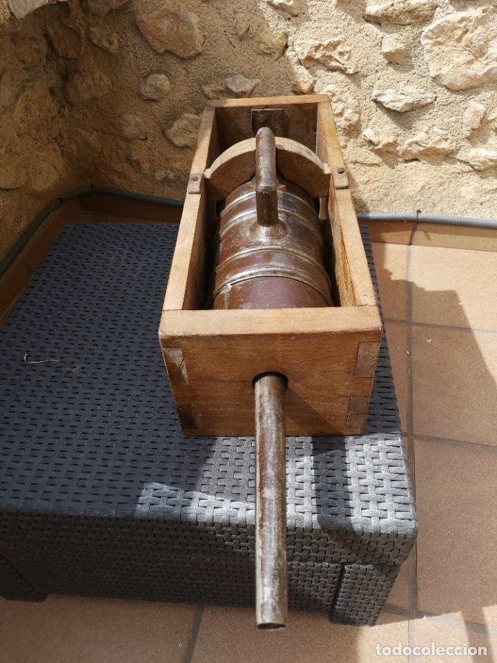 Antig&uuml;edades: EMBUTIDORA DE MADERA Y ZINC A MANIVELA - Foto 4