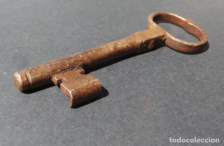Antig&uuml;edades: LLAVE DE HIERRO FORJADO.- 12,5 CM DE LARGO. - Foto 2