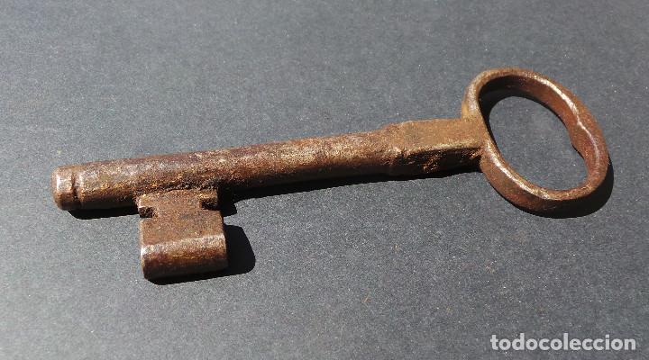 Antig&uuml;edades: LLAVE DE HIERRO FORJADO.- 12,5 CM DE LARGO. - Foto 3