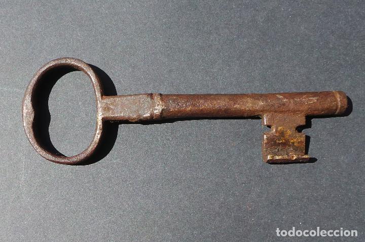 Antig&uuml;edades: LLAVE DE HIERRO FORJADO.- 12,5 CM DE LARGO. - Foto 4