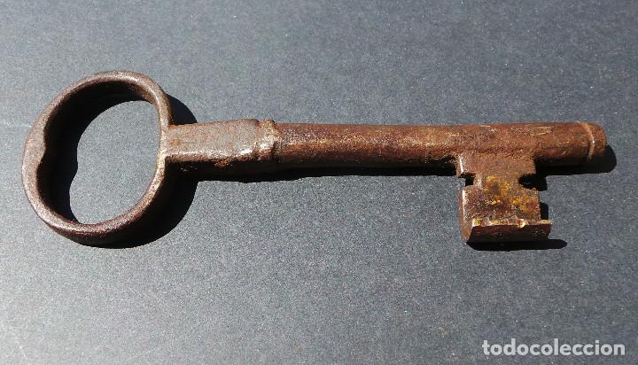 Antig&uuml;edades: LLAVE DE HIERRO FORJADO.- 12,5 CM DE LARGO. - Foto 5