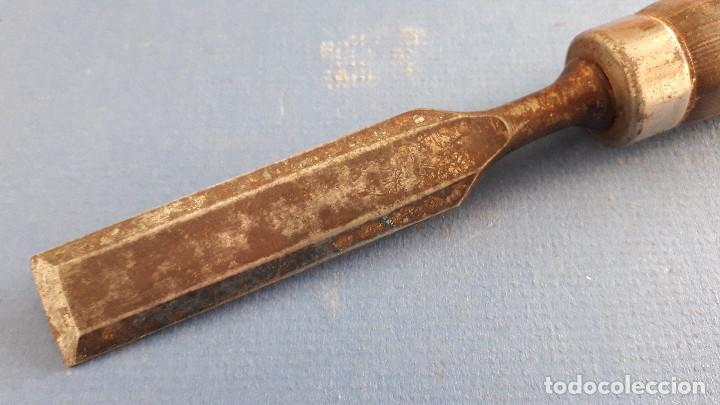 Antig&uuml;edades: formon WB 24 con corte biselado de 2,4cm aprox, largo 24cm aprox - Foto 2
