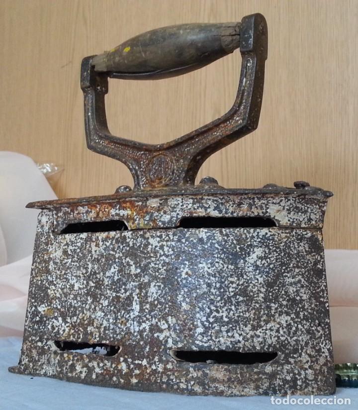 Antig&uuml;edades: Plancha. Antigua plancha de brasas. - Foto 1