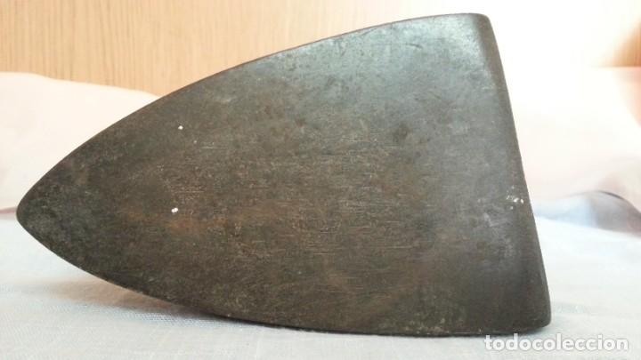 Antig&uuml;edades: Plancha. Vieja plancha de hierro. - Foto 7