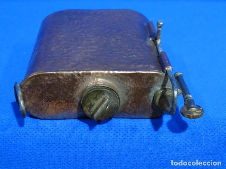 Antig&uuml;edades: ANTIGUO MECHERO DE BRONCE. 14x9x4 CM. - Foto 2