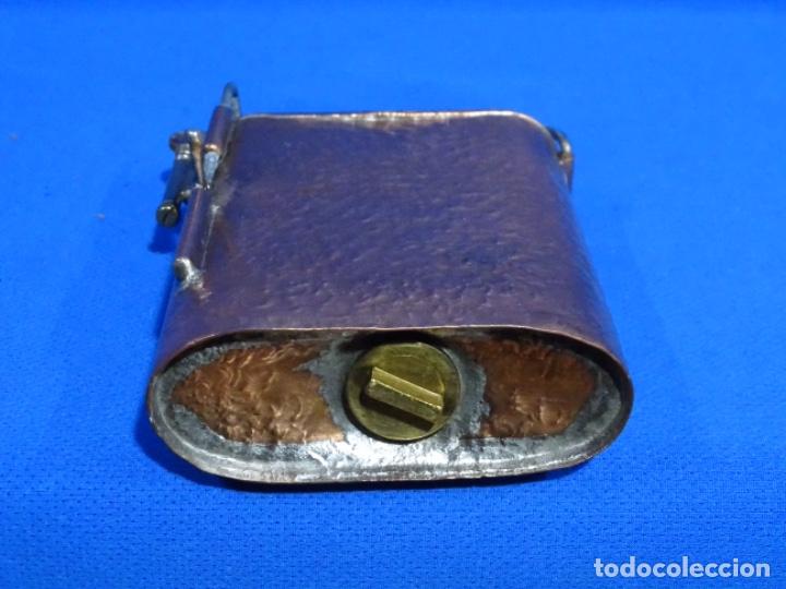 Antig&uuml;edades: ANTIGUO MECHERO DE BRONCE. 14x9x4 CM. - Foto 4