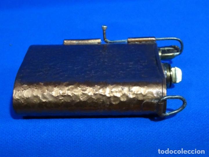 Antig&uuml;edades: ANTIGUO MECHERO DE BRONCE. 14x9x4 CM. - Foto 5