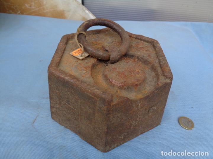 Antig&uuml;edades: ANTIGUA PESA EX&Aacute;GONAL DE 10 KILOS - Foto 1