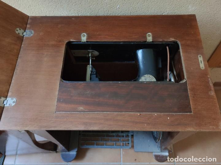 Antigüedades: Máquina de coser CIMA, Estarta y Ecenarro, 1940 (precursora de SIGMA) con Mueble excepcional - Foto 15 - 259323615