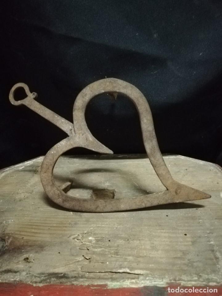 Antig&uuml;edades: PLANCHERO DE HIERRO S. XVIII - Foto 1