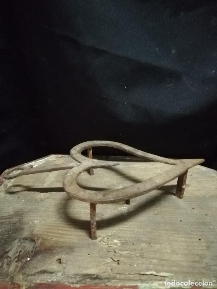 Antig&uuml;edades: PLANCHERO DE HIERRO S. XVIII - Foto 3