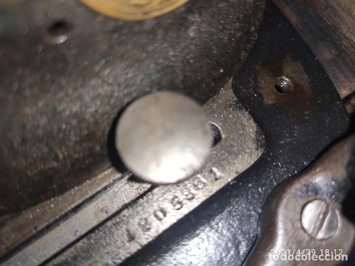 Antig&uuml;edades: Maquina de coser Singer MEDIUM de 1874 en base de madera. - Foto 5