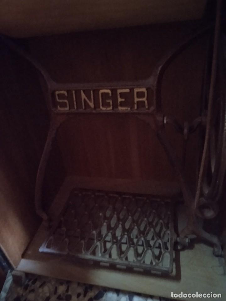 Antig&uuml;edades: M&aacute;quina de coser Singer - Foto 5