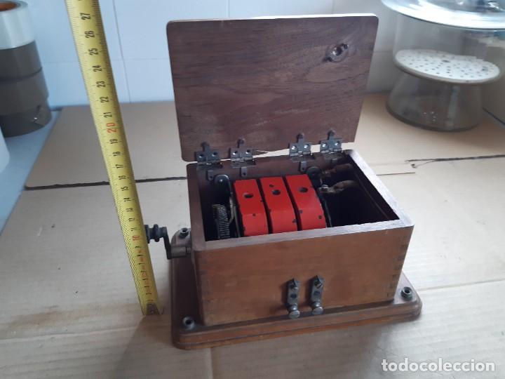Antig&uuml;edades: Antiguo generador de corriente laboratorio - Foto 1