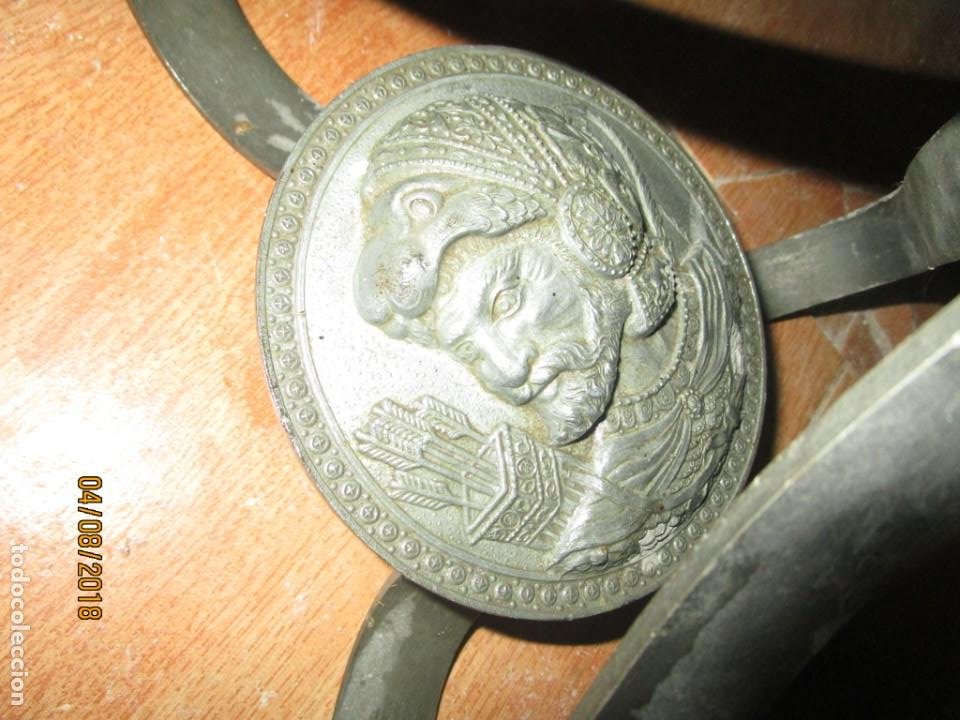 Antigüedades: Antigua pena o pie de hierro con medallón español posible general ANIBAL O AMILCAR BARCA - Foto 2 - 251778835