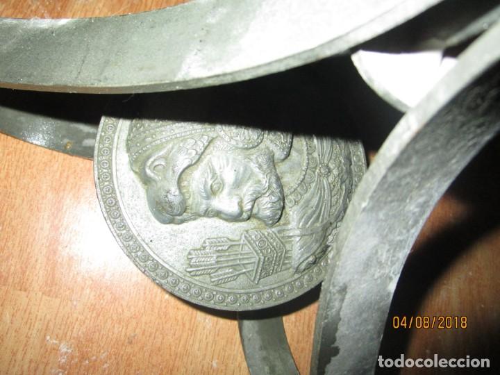 Antigüedades: Antigua pena o pie de hierro con medallón español posible general ANIBAL O AMILCAR BARCA - Foto 4 - 251778835