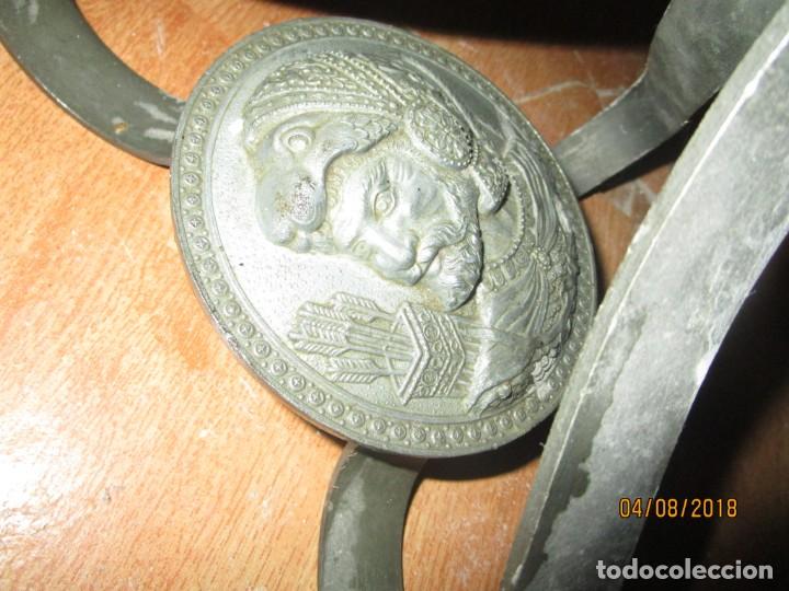 Antigüedades: Antigua pena o pie de hierro con medallón español posible general ANIBAL O AMILCAR BARCA - Foto 6 - 251778835