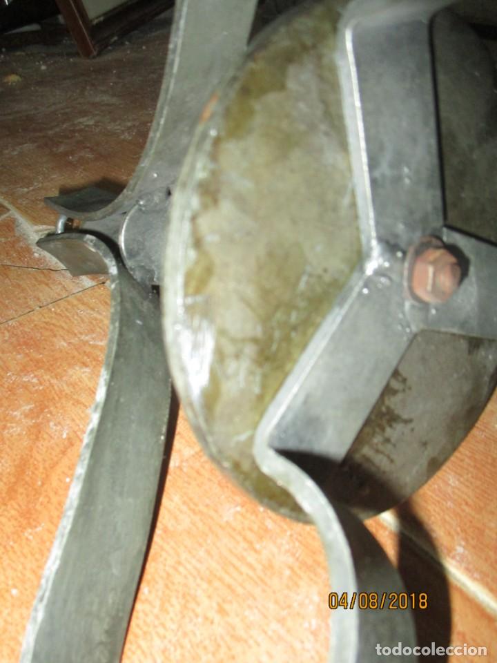 Antigüedades: Antigua pena o pie de hierro con medallón español posible general ANIBAL O AMILCAR BARCA - Foto 9 - 251778835