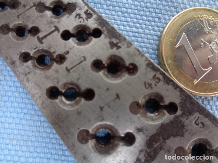 Antig&uuml;edades: MEDIDOR DE ROSCAS MACHO EN FORJA. - Foto 2
