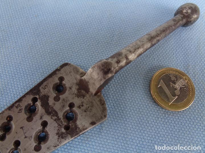 Antig&uuml;edades: MEDIDOR DE ROSCAS MACHO EN FORJA. - Foto 3