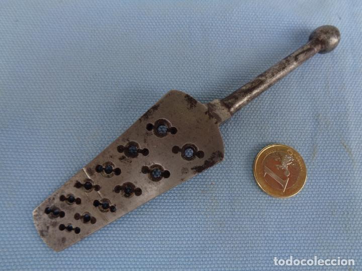 Antig&uuml;edades: MEDIDOR DE ROSCAS MACHO EN FORJA. - Foto 4