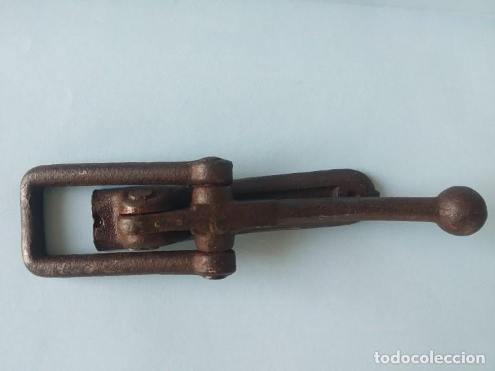 Antig&uuml;edades: CIERRE BISAGRA FORJA - CERROJO - Foto 2