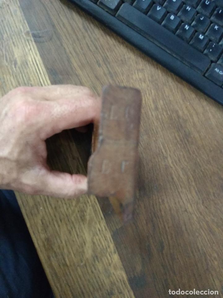 Antig&uuml;edades: Base de cepillo carpintero C-145. Caja cepillos - Foto 9