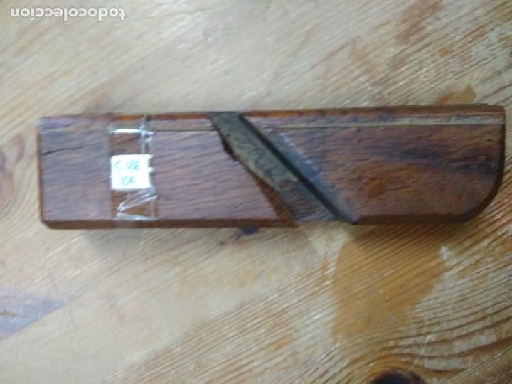 Antig&uuml;edades: Base de cepillo xarpintero C-126 antiguo. Caja cepillos - Foto 2