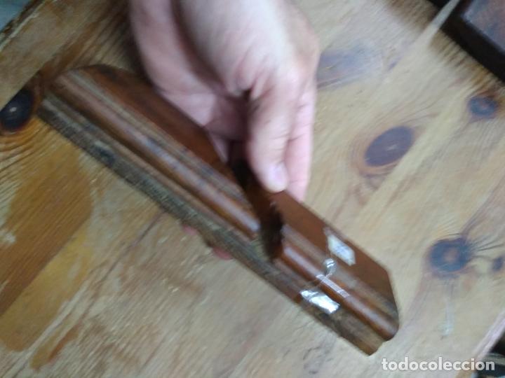 Antig&uuml;edades: Base de cepillo xarpintero C-126 antiguo. Caja cepillos - Foto 4