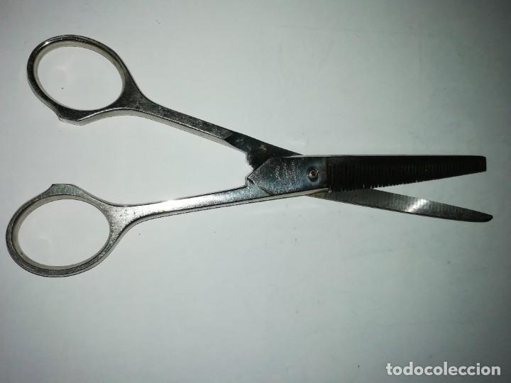 Antig&uuml;edades: Tijeras de barberia tres claveles - Foto 2