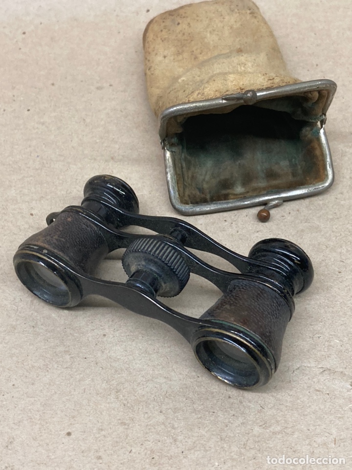 Antig&uuml;edades: Binoculares antiguos en su funda - Foto 1