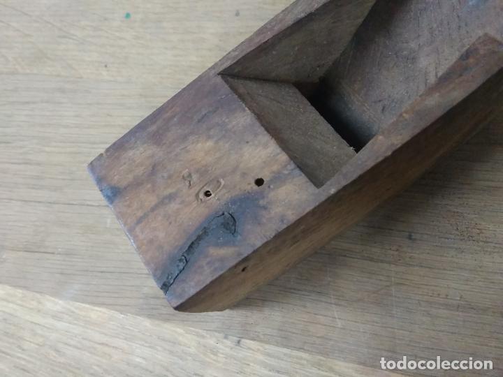 Antig&uuml;edades: Antiguo cepillo carpintero C-128. Caja cepillos 2 - Foto 3